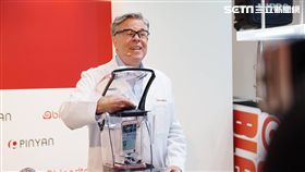 心都痛了！果粉不要看　食物調理機怒碎紅色愛瘋