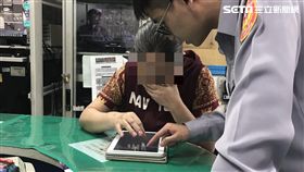 婦人被詐騙集團嚇哭，找不到兒子，到派出所求救時淚流滿面（圖／警方提供)