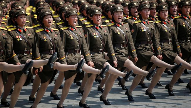 北韓太陽節大閱兵　金正恩風光炫武力