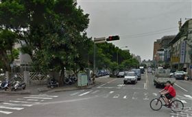 情侶吵架遷怒路樹　結局超展開_googlemap