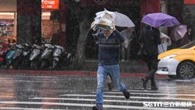 大雨,雷雨,午後雷陣雨 圖／記者林敬旻攝
