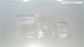 警方在屋內搜出安非他命及吸食器。（圖／翻攝畫面）