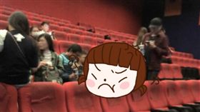  電影院,翹腳,赤腳,公德心,不良行為,衛生觀念,使用者　圖／翻攝自爆料公社臉書　https://goo.gl/9AkEx4