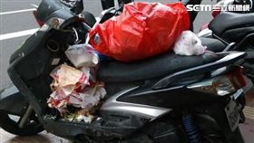 基隆機車被垃圾塞爆(圖/網友提供)
