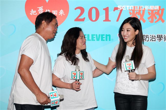 歌姬A-Lin擔任救肝大使，與爸媽一起救救肝苦人公益募款，讓愛永不分離。（記者邱榮吉/攝影）