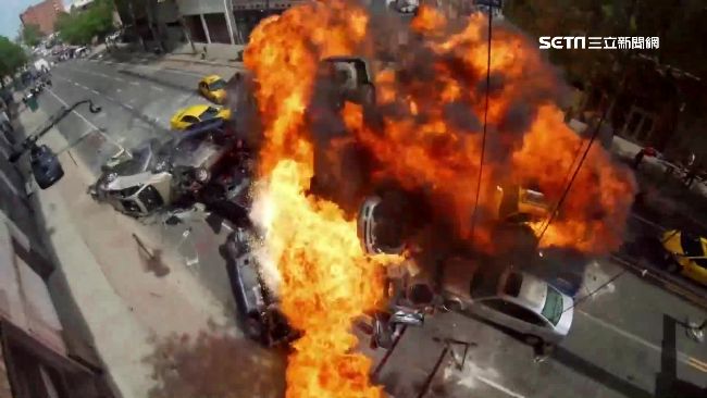 車雨超壯觀！《玩8》創單日票房紀錄