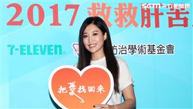 歌姬A-Lin擔任救肝大使，與爸媽一起救救肝苦人公益募款，讓愛永不分離。（記者邱榮吉/攝影）