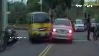 娃娃車剎車沒控制？轉彎甩尾撞對向車