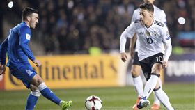 ▲Mesut Oezil在德國隊的10號球衣，是習近平的蒐藏品。（圖／美聯社／達志影像）