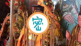 神明顯靈？香灰繞好幾圈「大事不妙」 圖／翻攝自 爆廢公社 臉書