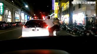 少年亂開車門　遭車主當街痛毆爆打