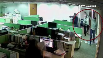 疑因都更案結怨！蒙面男闖辦公室開槍