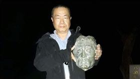 嘉義,八田與一,銅像,斷頭,李承龍,女性友人,犯案,照片（臉書）　https://www.facebook.com/permalink.php?story_fbid=1892544307697428&id=1798905527061307