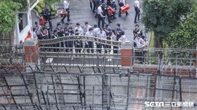 反年金改革，立法院圍城，拒馬 圖／記者林敬旻攝