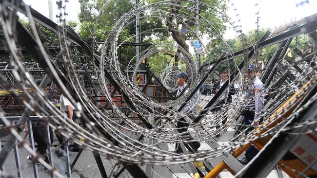 立院外傳煙霧彈攻擊　警：做萬全準備