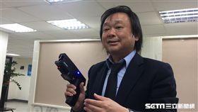 市議員王世堅開記者會講捷運警察電擊槍採購　盧冠妃攝