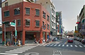 蘇姓婦人在民權派出所內，公然污辱副所長被送辦。（圖／翻攝google map)
