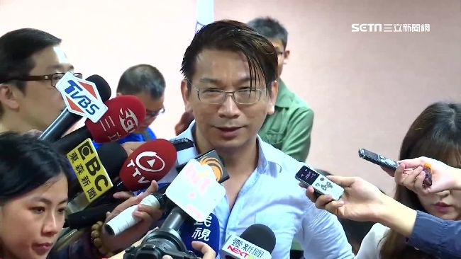 濕身狼狽進立院　徐永明批：幾近圍毆