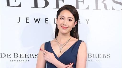 天心、隋棠盛裝出席鑽石展覽揭幕酒會