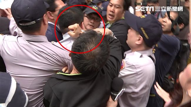黑衣男介入抗爭？王定宇：疑黑幫動員