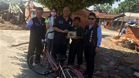 嘉義,議員,黃嫈珺,鈔票,破爛,錶框
圖／中央社