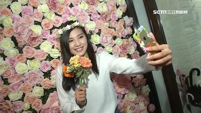 為了這面「牆」！餐飲業吸引百人上門