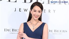 天心.隋棠盛裝出席De Beers鑽石展覽揭幕酒會欣賞百年精湛鑽石工藝