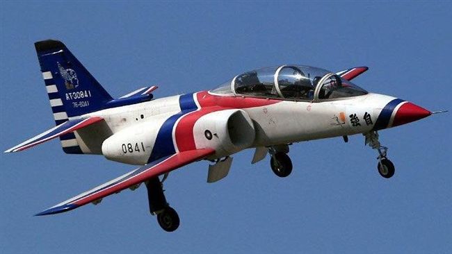 空軍3架教練機夜航降落　輪胎皆癟氣