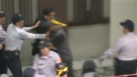 立委,官員,迷彩,第三類人,勒脖,反年金改革,立法院,攻擊,王定宇,陳國恩