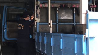 揚言同歸於盡　男在兩兒面前撞死妻子