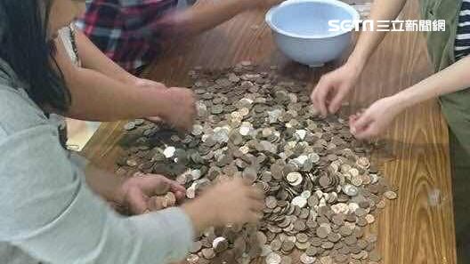 欠3.2萬加班費　雇主換零錢給移工