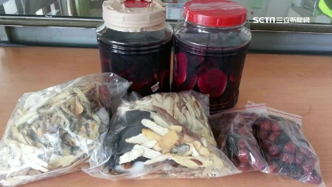 鏢客雙北景點流竄　誘買高價鹿茸酒