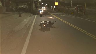 怪男路中央放石頭　害女騎士噴飛摔車