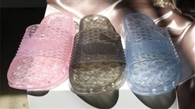 Fenty PUMA Jelly Slides」果凍拖鞋_https://www.facebook.com/photo.php?fbid=10154300766322407&set=a.438764497406.233560.728472406&type=3&theater