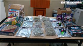 航警局安檢大隊透過X光顯像查獲3包大麻花，並循線逮獲代領的楊男及翁姓主嫌，訊後依毒品罪移送法辦（翻攝畫面）