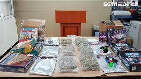 航警局安檢大隊透過X光顯像查獲3包大麻花，並循線逮獲代領的楊男及翁姓主嫌，訊後依毒品罪移送法辦（翻攝畫面）