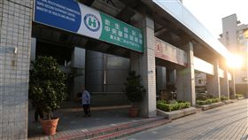 健保署20日表示，位於信義路上的健保署台北第二聯合門診中心，經1年多努力仍無醫院願接手，預計今年10月底就會結束營業，將陸續協助轉介患者確保就醫權益。
中央社記者吳家昇攝