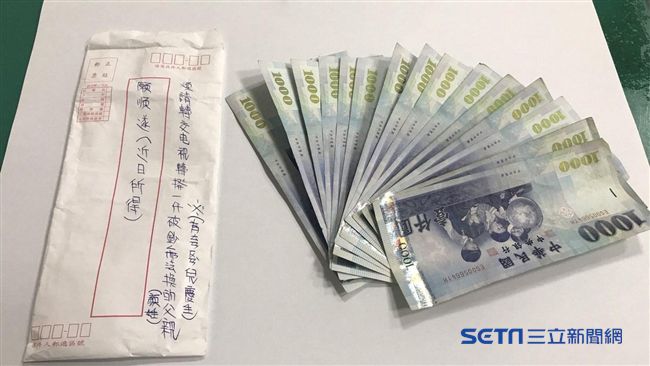 見翁千元鈔斷六截　暖男託警轉交善款