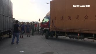 送貨途中心肌梗塞　貨車直撞軍營大門