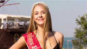 俄羅斯小姐絲維特蘭娜（Khokhlova Svetlana）
https://www.facebook.com/photo.php?fbid=1120758898003955&set=piaarp.100002095657033.1120758034670708&type=3&theater