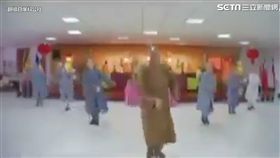 PK讚美操？ 「佛教動起來」超動感。（圖／翻攝自爆料公社臉書）