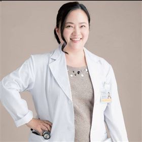 劉宗瑀,小劉醫師 Lisa Liu粉絲團,小劉醫師,外科,女醫師,醫生-翻攝自《小劉醫師 Lisa Liu粉絲團》臉書粉絲專頁