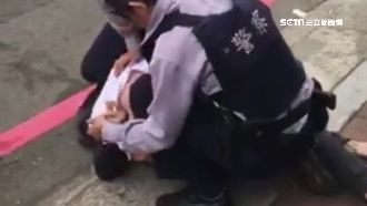 朋友違停遇盤查　通緝犯遭壓制求饒