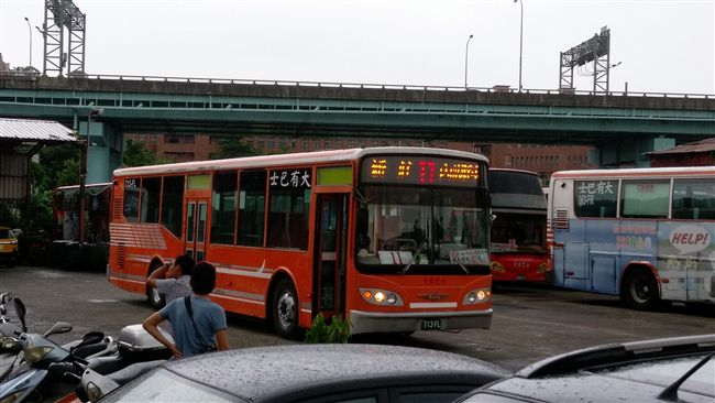 股東糾紛　大有巴士6輛公車遭查封