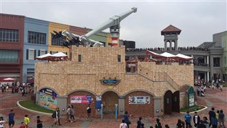 草衙道遊樂設施故障　遊客一度卡空中