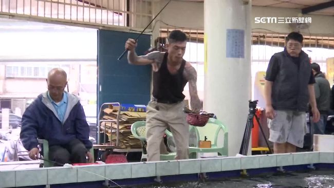 釣龍蝦有眉角！高檔釣餌、收竿憑手感