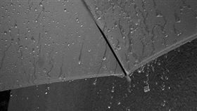 雨天,下雨,大雨,變天,濕冷, 圖／攝影者安比小姐, Flickr CC License
https://flic.kr/p/eTKZAA