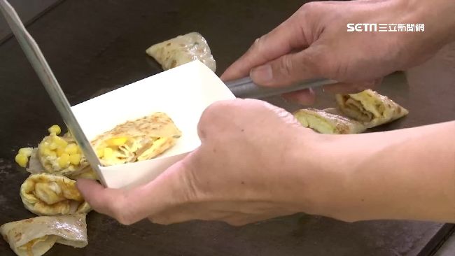點玉米蛋餅+起司　一上桌…傻眼了