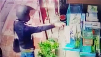 騎士順手牽羊摸走魚缸　網友貼文緝凶