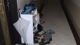 鞋櫃放公寓走廊　這家人慘被開罰4萬
圖／攝影者emment32, Flickr CC License
https://www.flickr.com/photos/emment32/4677971285/in/photolist-88nPTk